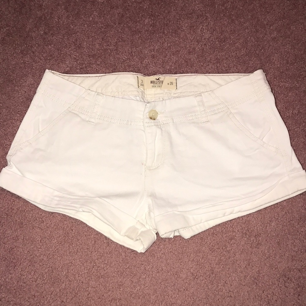 White Hollister shorts